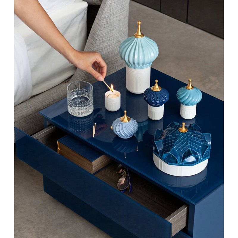 Vela Turquoise Spire Scented 200g - Mercado de Luxo - O Maior E-Commerce de Bens, Produtos e Serviços de Luxo do Brasil.