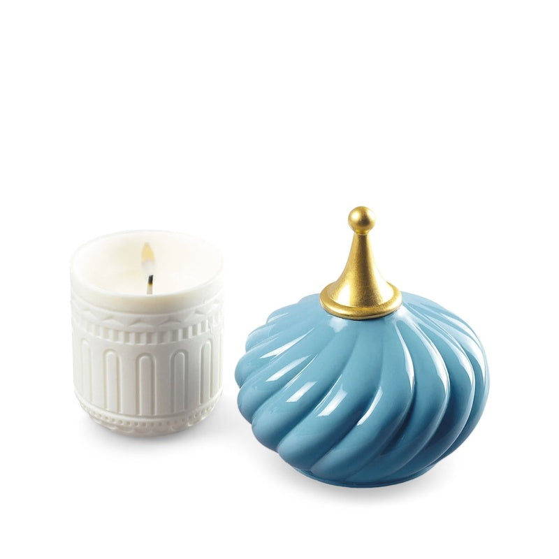 Vela Turquoise Spire Scented 200g - Mercado de Luxo - O Maior E-Commerce de Bens, Produtos e Serviços de Luxo do Brasil.
