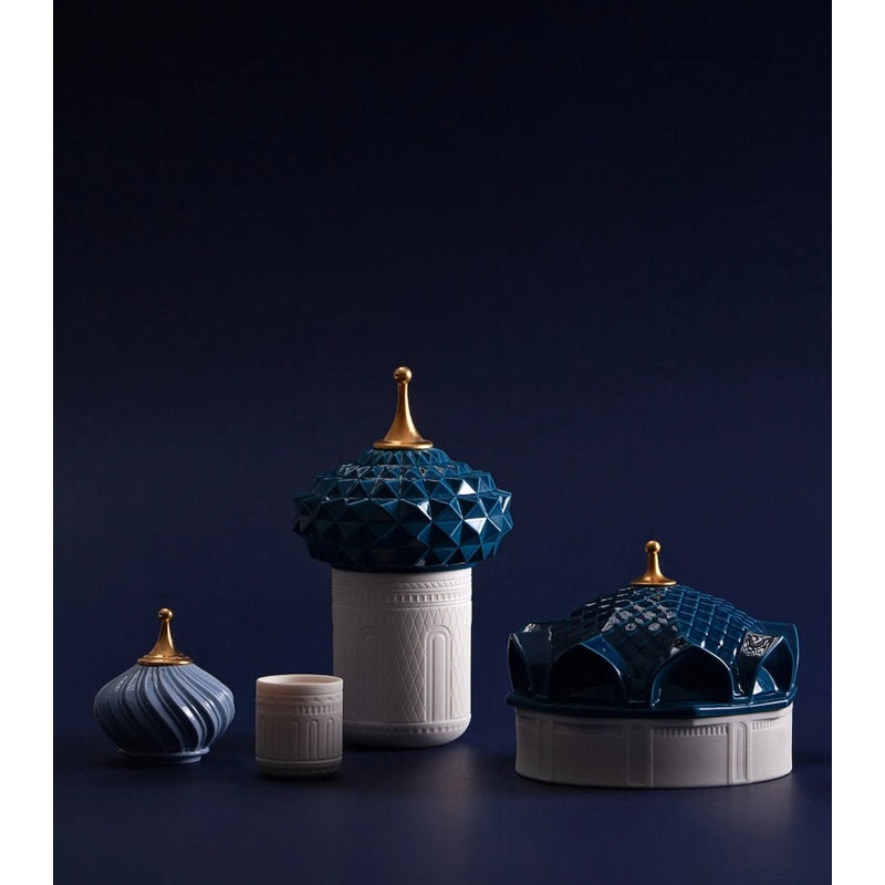 Vela Turquoise Spire Scented 200g - Mercado de Luxo - O Maior E-Commerce de Bens, Produtos e Serviços de Luxo do Brasil.