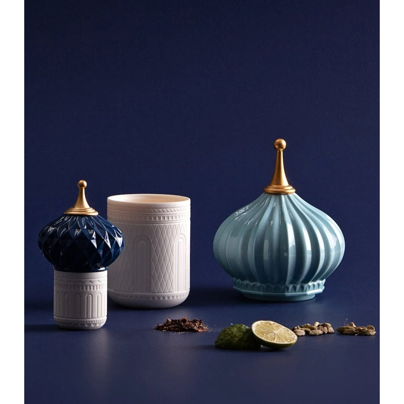 Vela Blue Spire Scented 200g - Mercado de Luxo - O Maior E-Commerce de Bens, Produtos e Serviços de Luxo do Brasil.