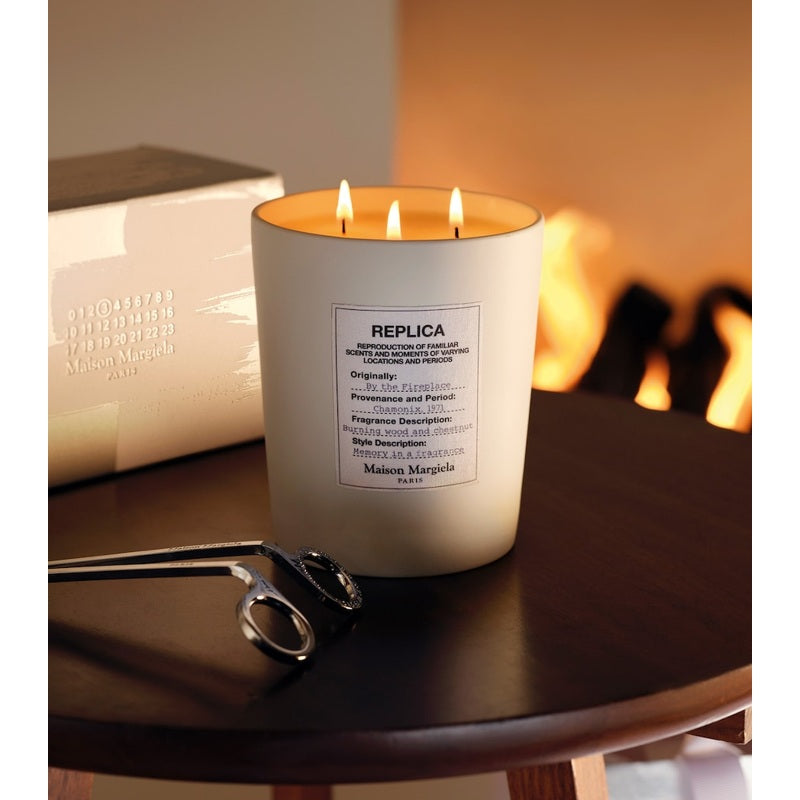 Vela By The Fireplace 600g - Mercado de Luxo - O Maior E-Commerce de Bens, Produtos e Serviços de Luxo do Brasil.