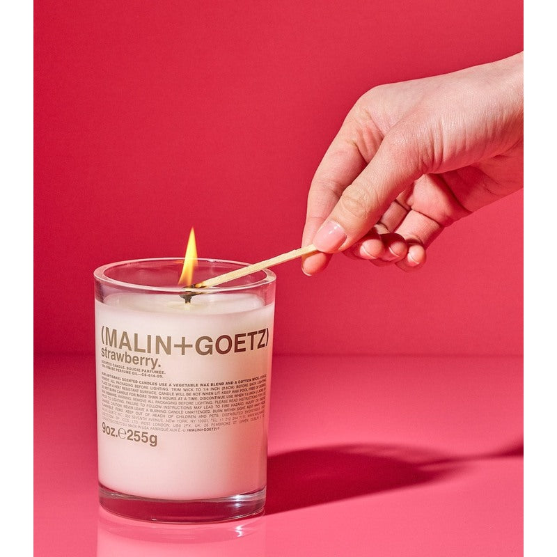 Vela Strawberry 255g - Mercado de Luxo - O Maior E-Commerce de Bens, Produtos e Serviços de Luxo do Brasil.