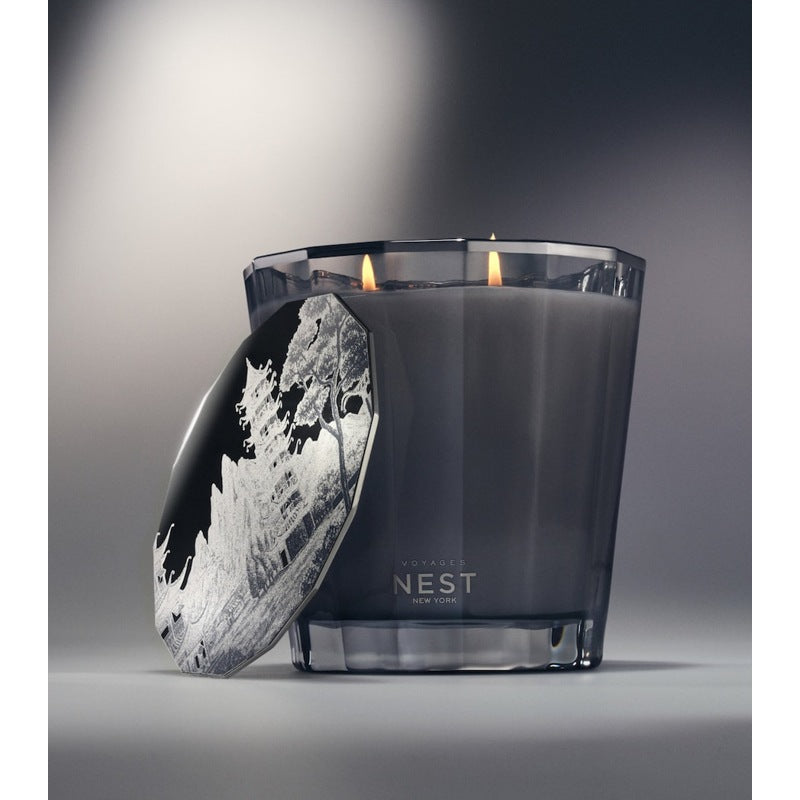 Vela VOYAGES Opulent Osmanthus 2-Wick 600g - Mercado de Luxo - O Maior E-Commerce de Bens, Produtos e Serviços de Luxo do Brasil.