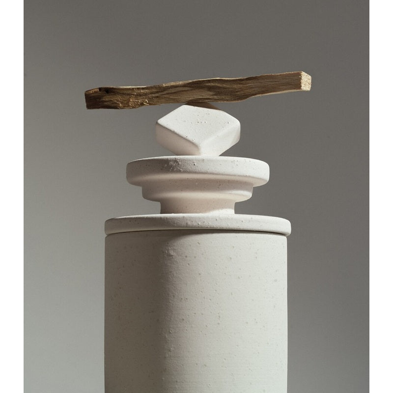 Vela Virgo Palo Santo 240g - Mercado de Luxo - O Maior E-Commerce de Bens, Produtos e Serviços de Luxo do Brasil.