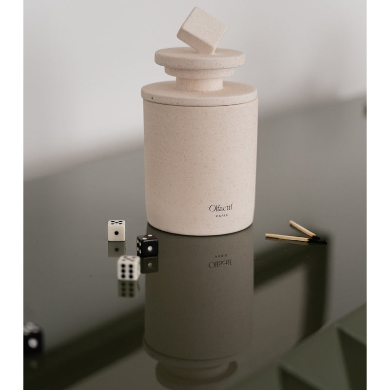 Vela Virgo Palo Santo 240g - Mercado de Luxo - O Maior E-Commerce de Bens, Produtos e Serviços de Luxo do Brasil.