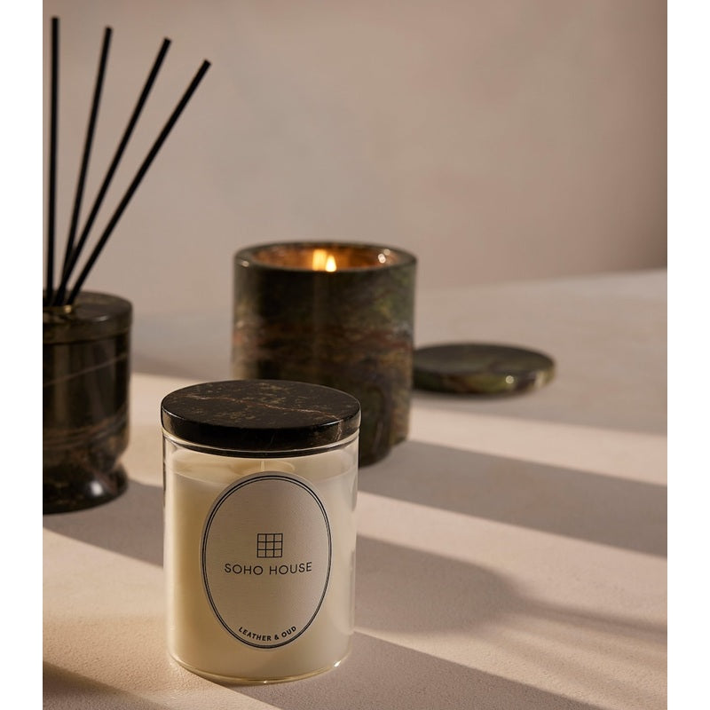 Vela Leather & Oud 250g - Mercado de Luxo - O Maior E-Commerce de Bens, Produtos e Serviços de Luxo do Brasil.