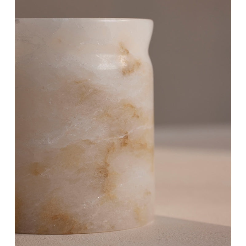 Vela Alabaster Marble Vessel and Bergamot & Mandarin 250g - Mercado de Luxo - O Maior E-Commerce de Bens, Produtos e Serviços de Luxo do Brasil.