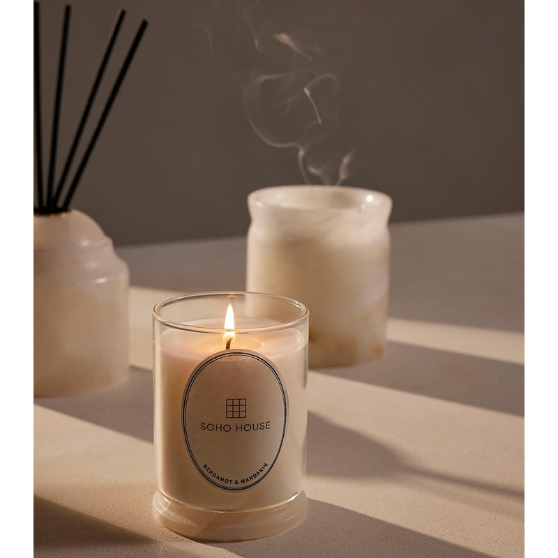 Vela Alabaster Marble Vessel and Bergamot & Mandarin 250g - Mercado de Luxo - O Maior E-Commerce de Bens, Produtos e Serviços de Luxo do Brasil.