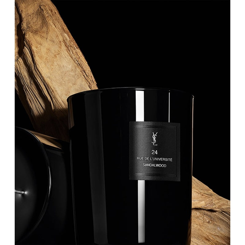 Vela Le Vestiaire des Parfums 24 Rue de l'Université 220g - Mercado de Luxo - O Maior E-Commerce de Bens, Produtos e Serviços de Luxo do Brasil.