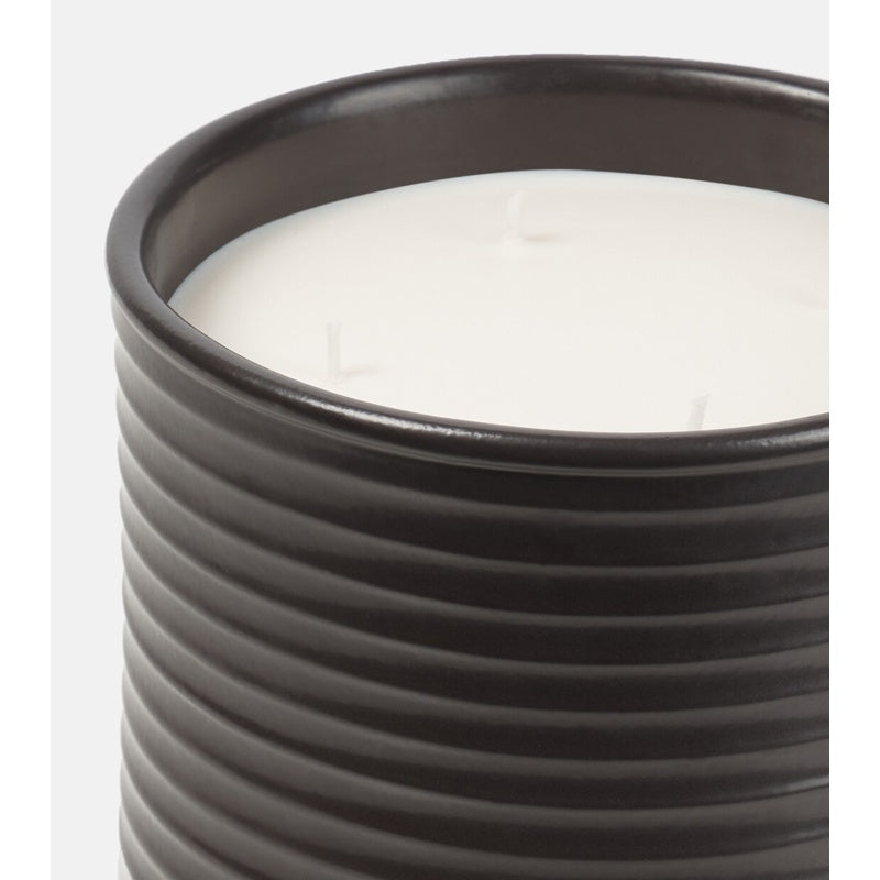 Vela grande com aroma de avelã torrada - Mercado de Luxo - O Maior E-Commerce de Bens, Produtos e Serviços de Luxo do Brasil.