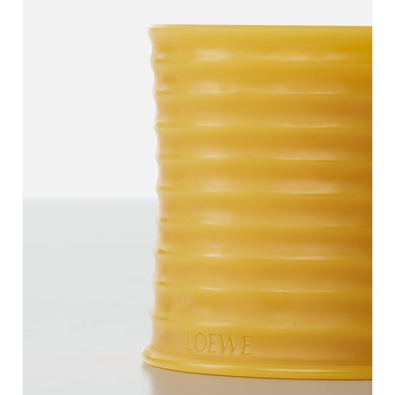 Vela média de cera de abelha e mel - Mercado de Luxo - O Maior E-Commerce de Bens, Produtos e Serviços de Luxo do Brasil.