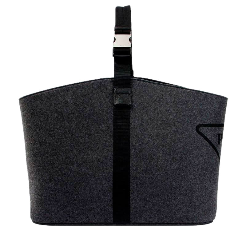 Bolsa de transporte de feltro com acabamento em couro e logotipo - Mercado de Luxo - O Maior E-Commerce de Bens, Produtos e Serviços de Luxo do Brasil.