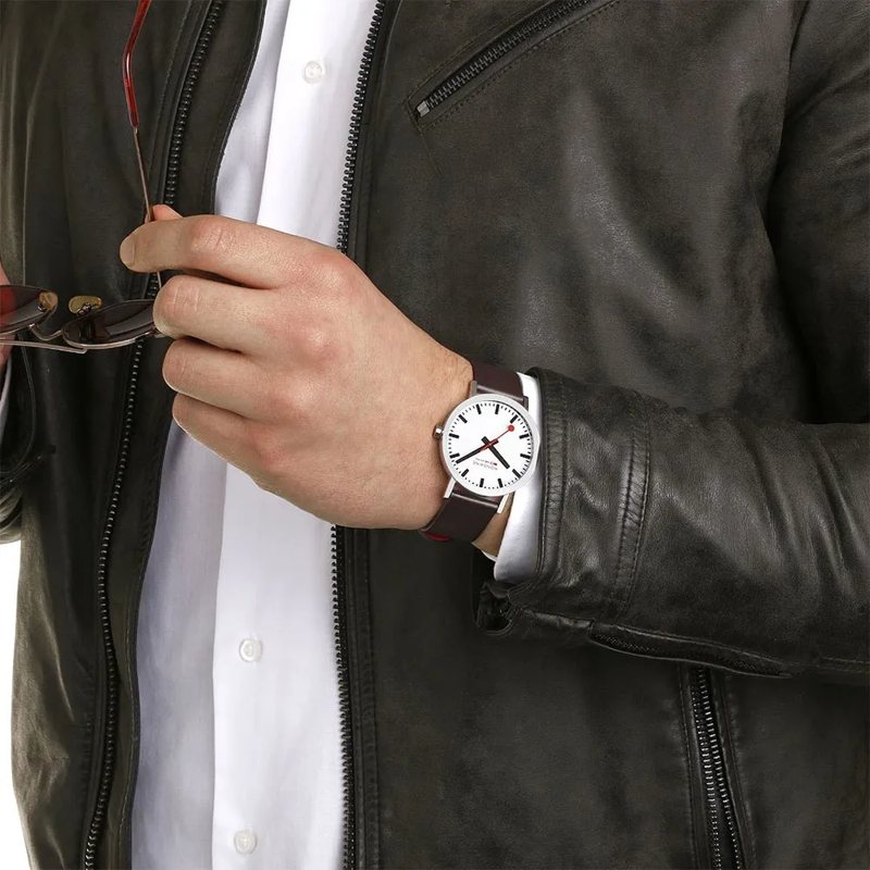 Relógio Classic 40 mm - Mercado de Luxo - O Maior E-Commerce de Bens, Produtos e Serviços de Luxo do Brasil.