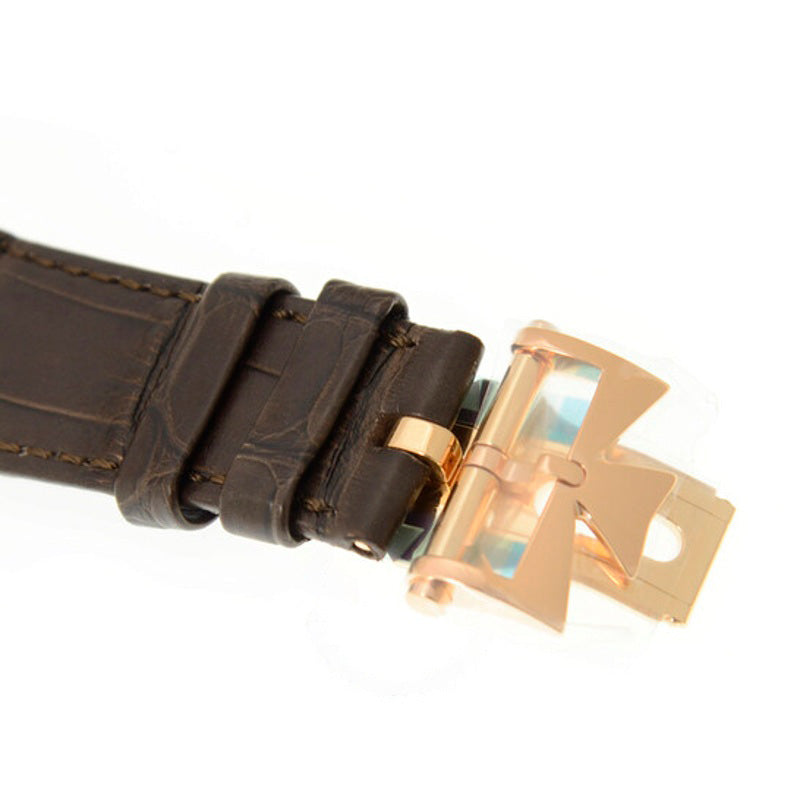 Relógio Mostrador prateado no exterior  - Mercado de Luxo - O Maior E-Commerce de Bens, Produtos e Serviços de Luxo do Brasil.