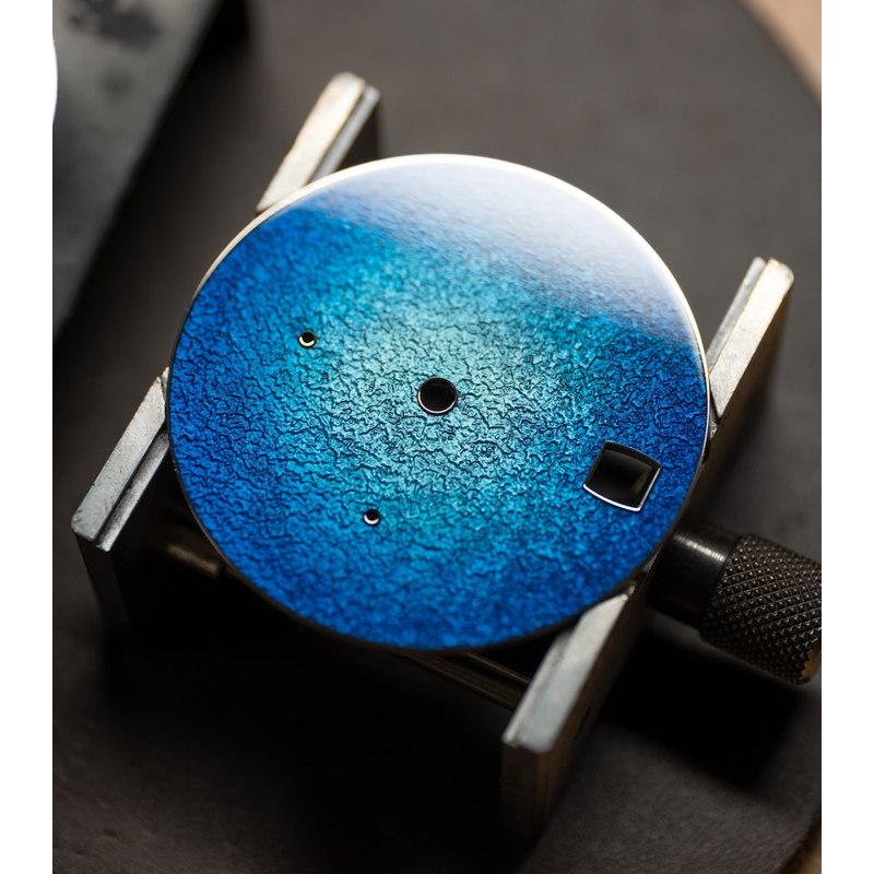 Relógio Endeavour Calendário Perpétuo em Tântalo 42 mm - Mercado de Luxo - O Maior E-Commerce de Bens, Produtos e Serviços de Luxo do Brasil.