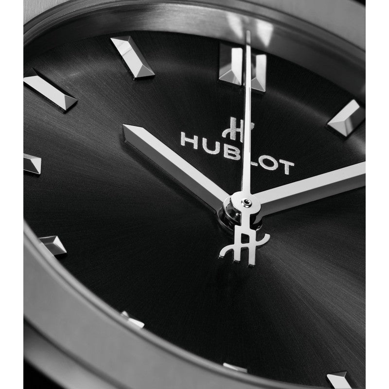 Relógio Classic Fusion em Titânio 33 mm - Mercado de Luxo - O Maior E-Commerce de Bens, Produtos e Serviços de Luxo do Brasil.