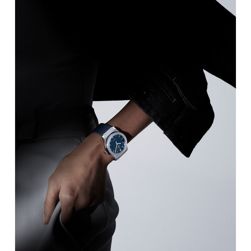 Relógio Classic Fusion em Titânio 42 mm - Mercado de Luxo - O Maior E-Commerce de Bens, Produtos e Serviços de Luxo do Brasil.