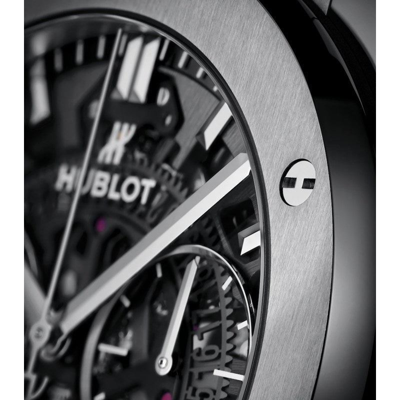 Relógio Classic Fusion Aerofusion Chronograph em Cerâmica 45 mm - Mercado de Luxo - O Maior E-Commerce de Bens, Produtos e Serviços de Luxo do Brasil.