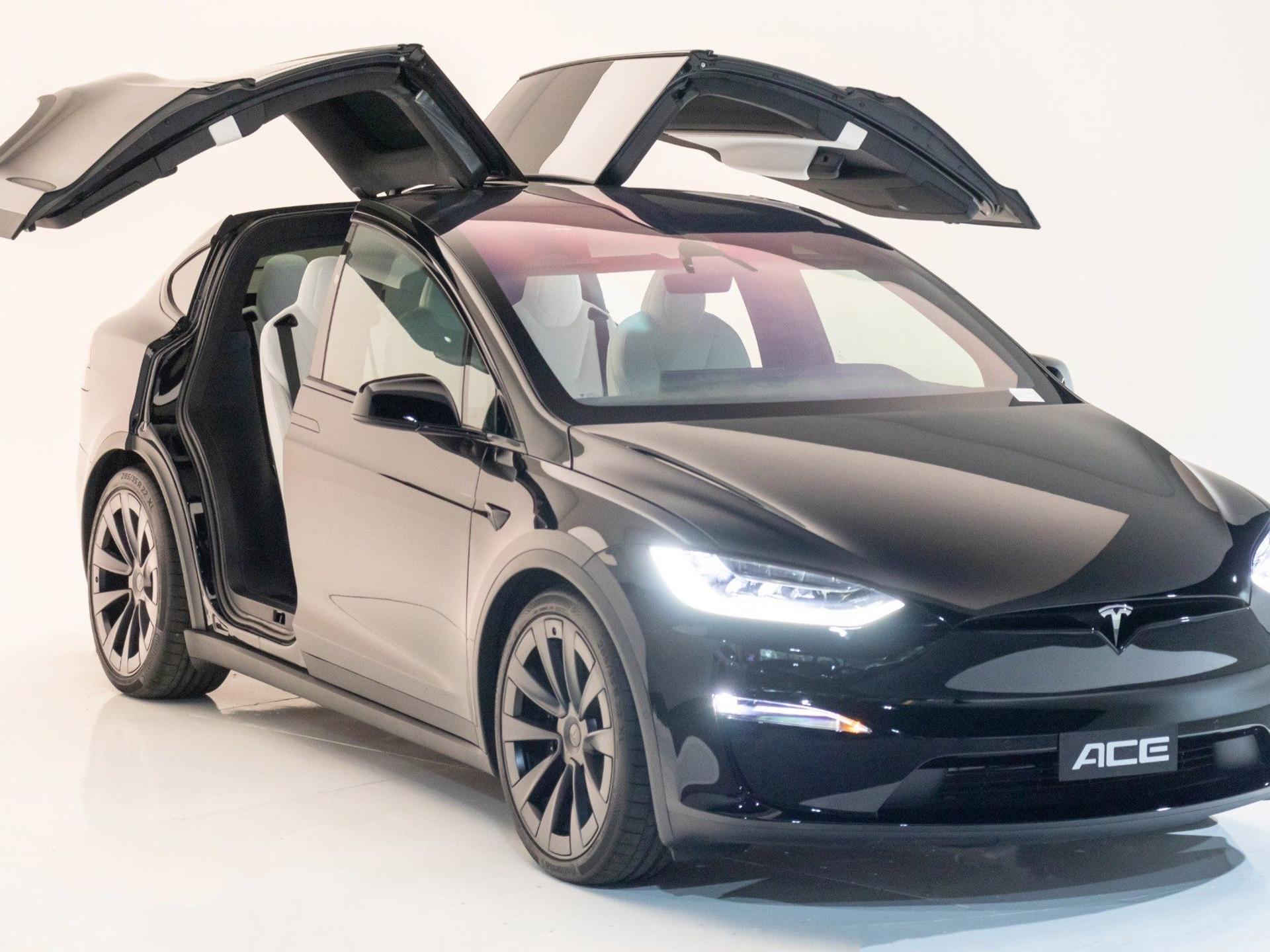 TESLA - Model X