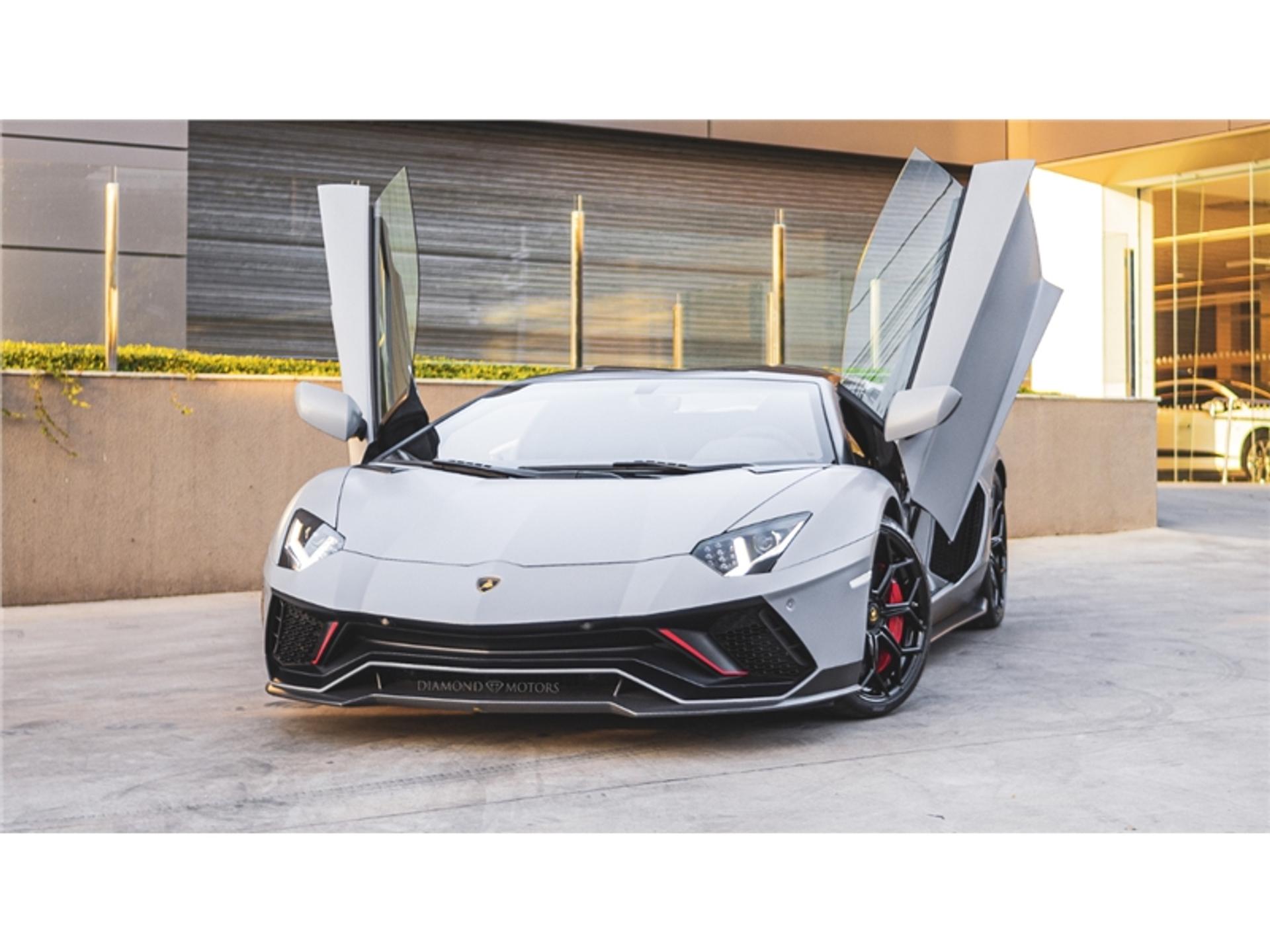 LAMBORGHINI - Aventador