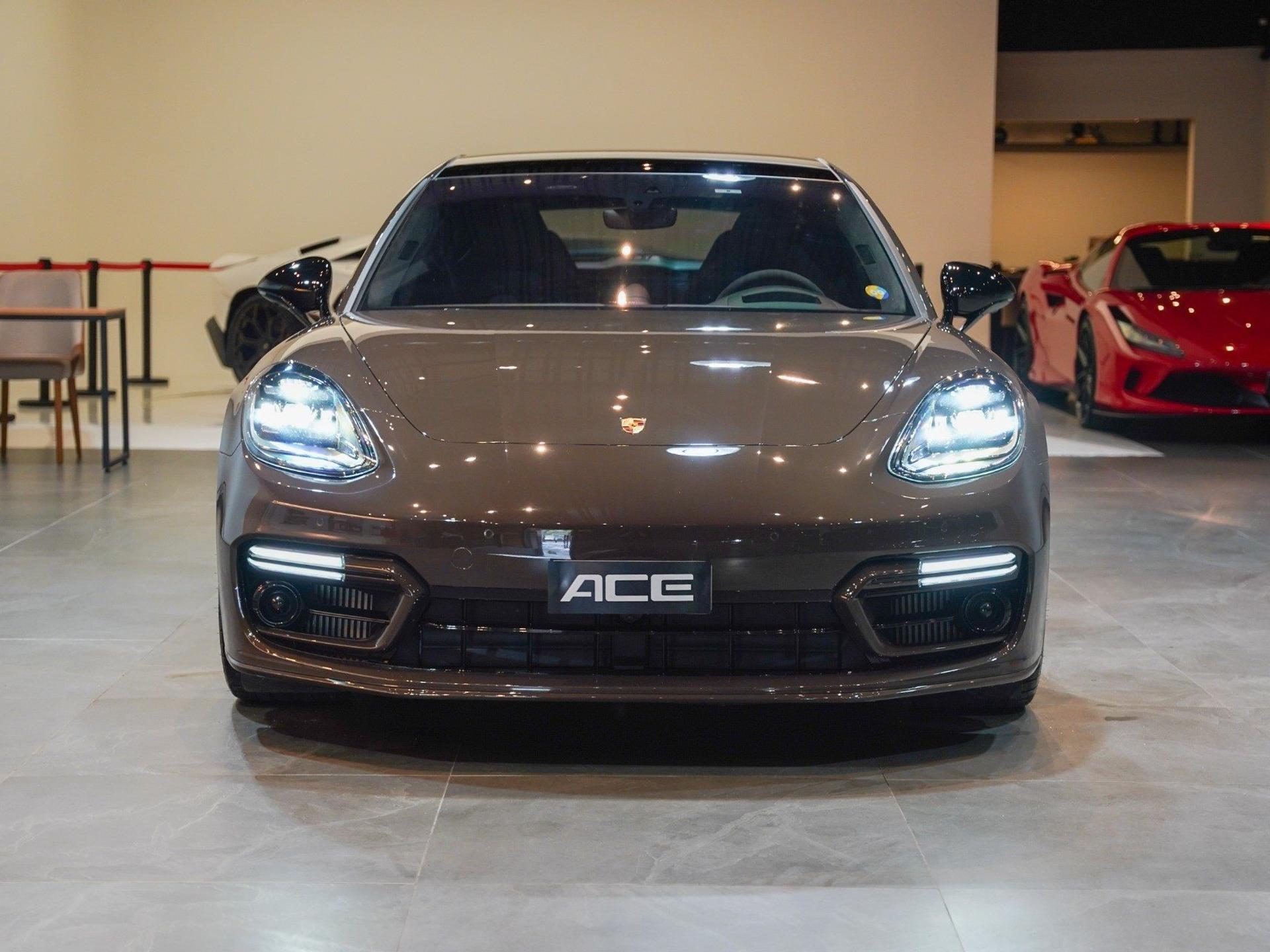 PORSCHE - Panamera