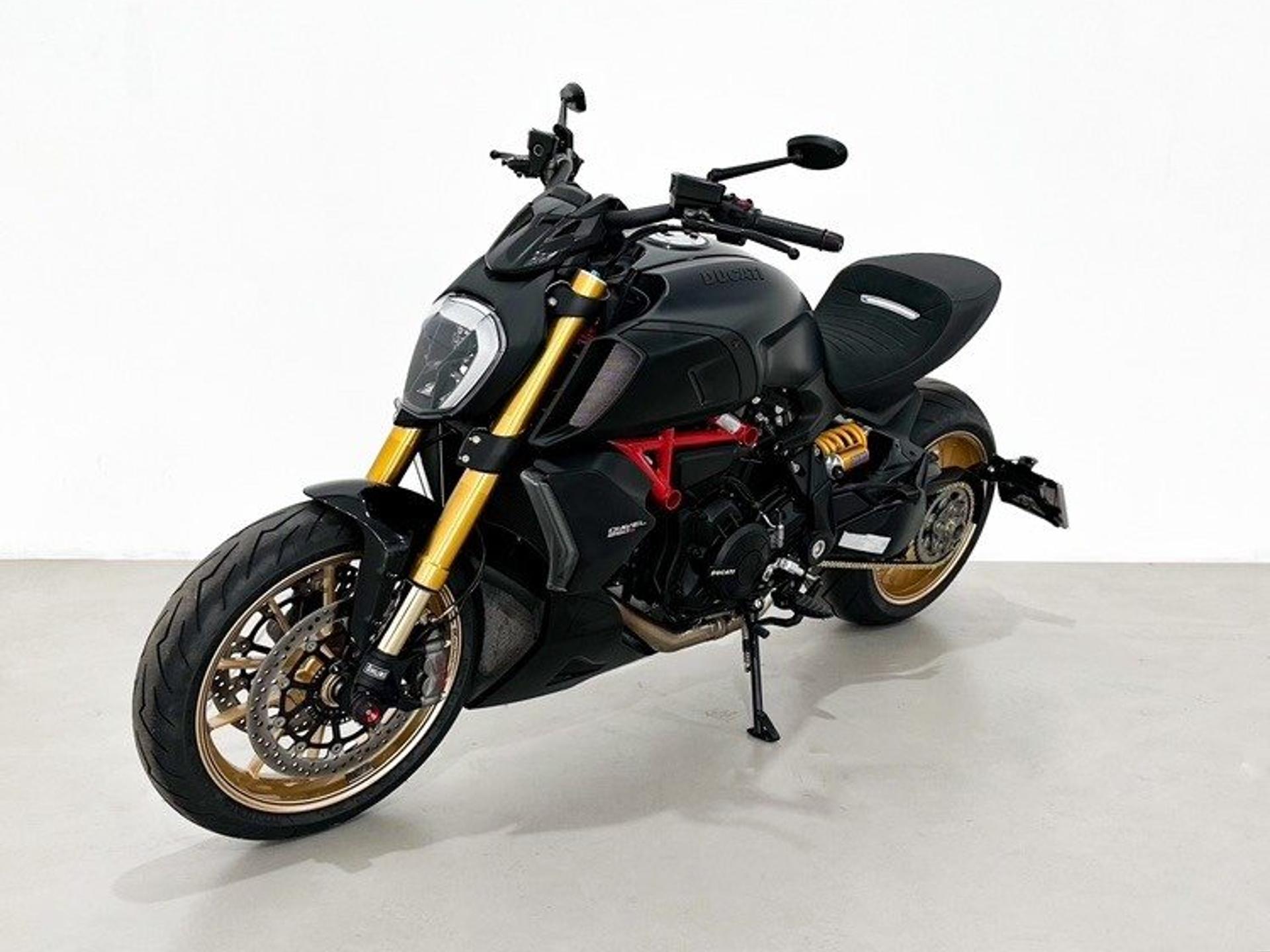 DUCATI - Diavel