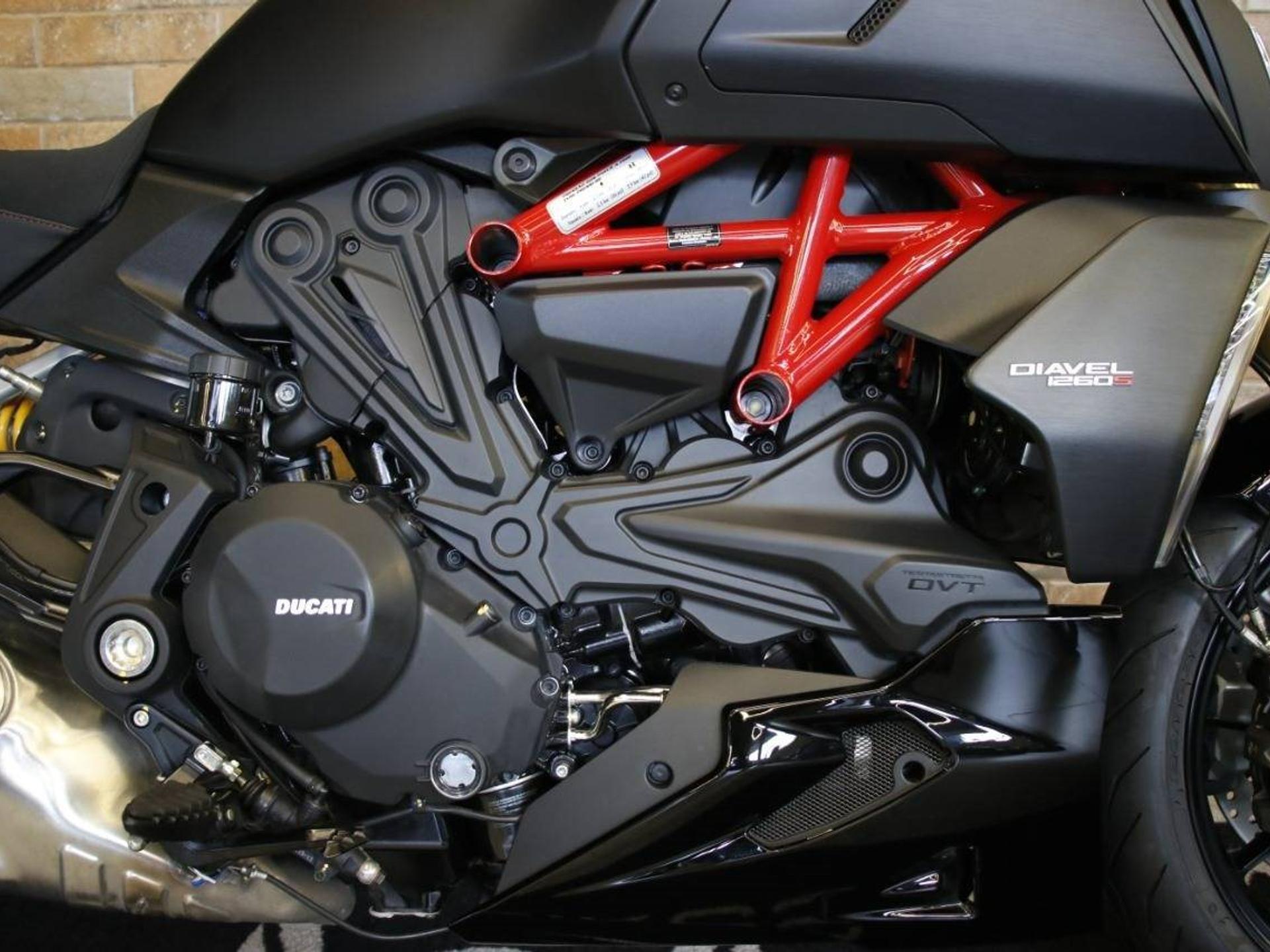 DUCATI - Diavel