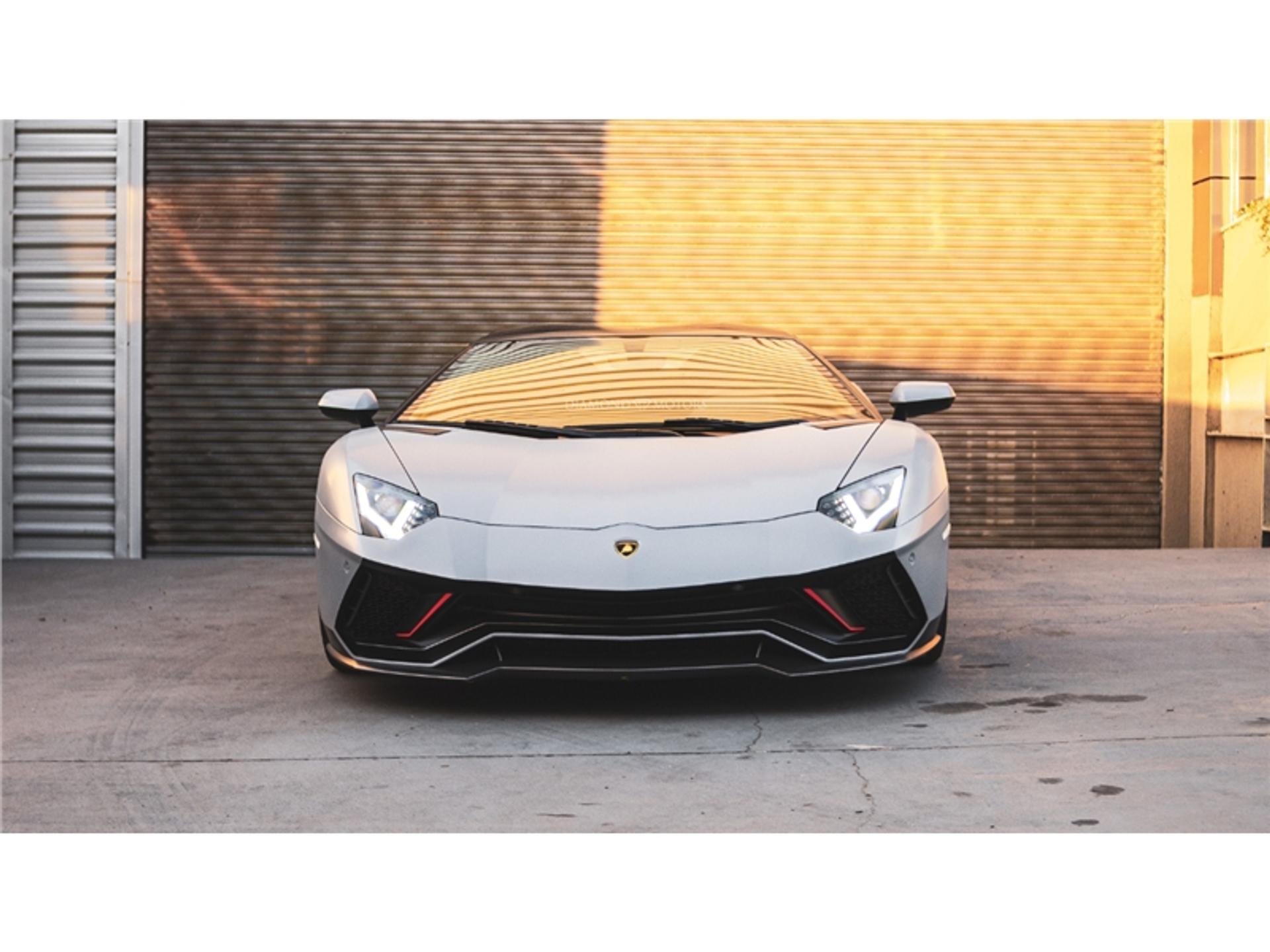 LAMBORGHINI - Aventador