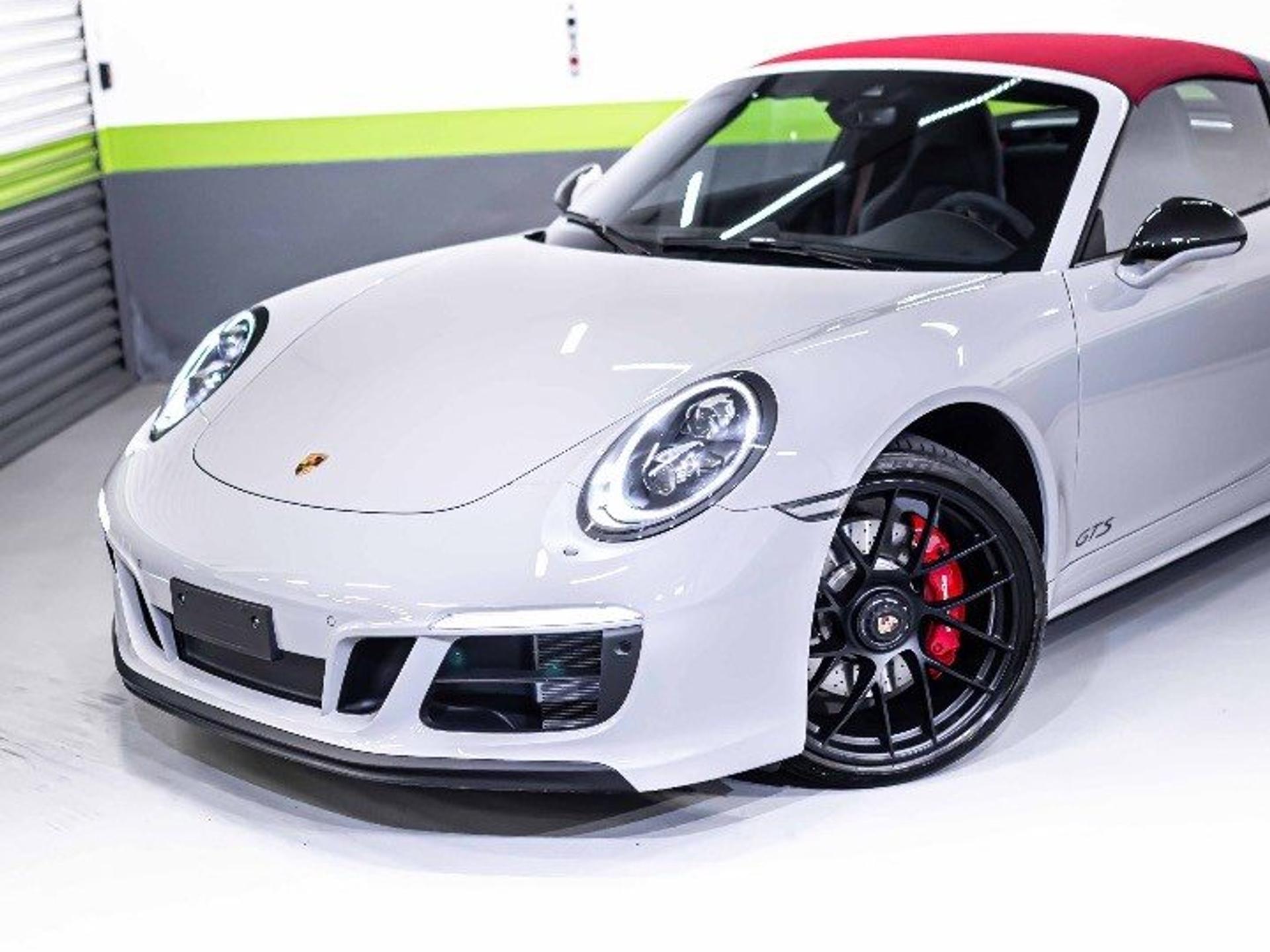 PORSCHE - 911