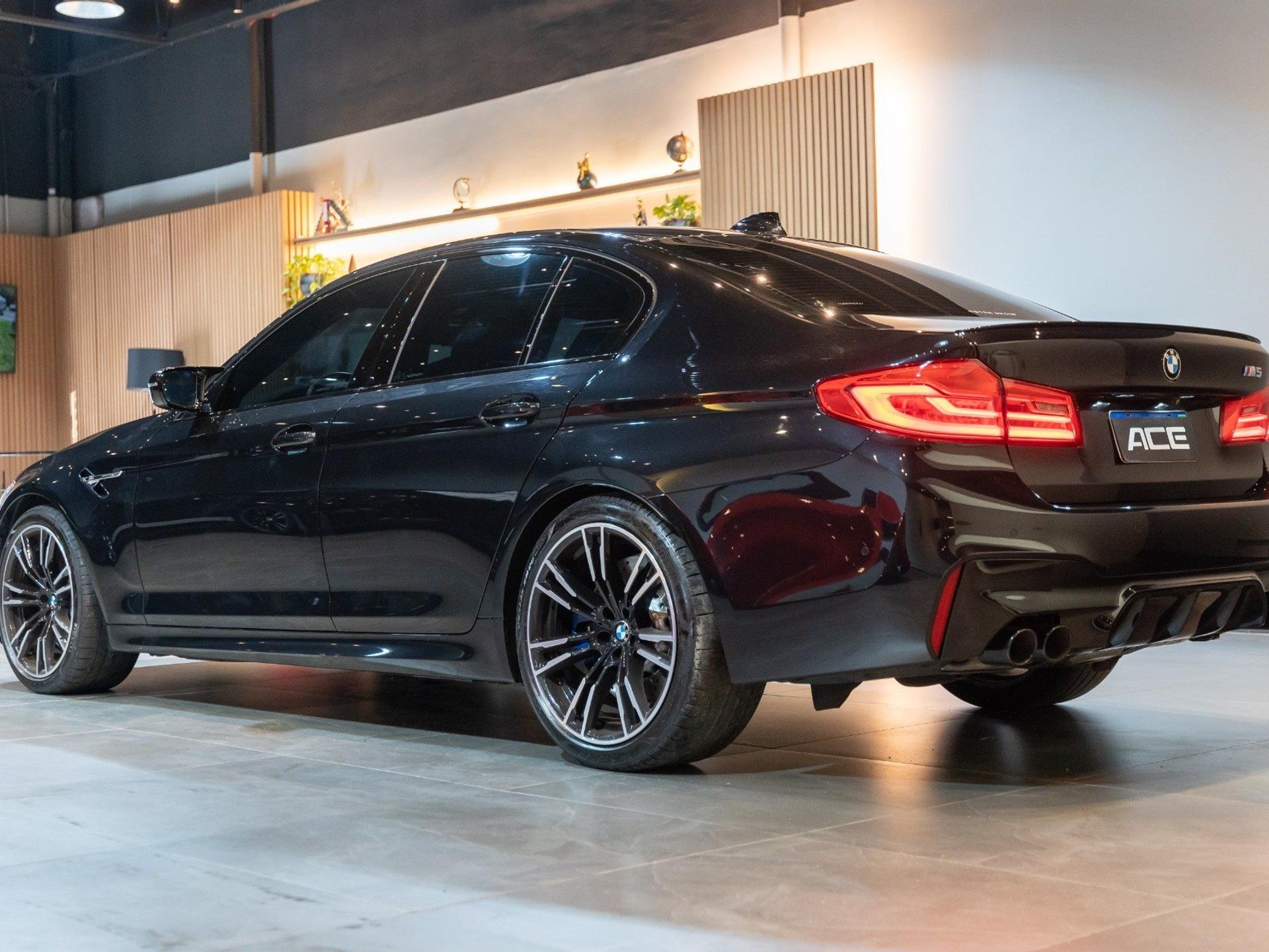 BMW - M5