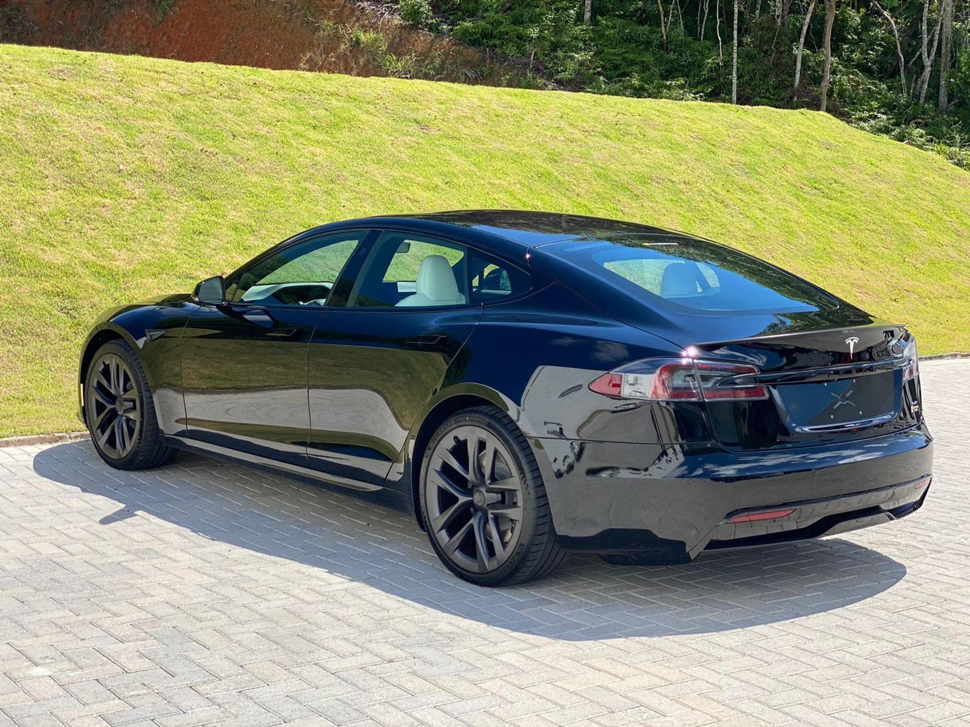 TESLA - Model S