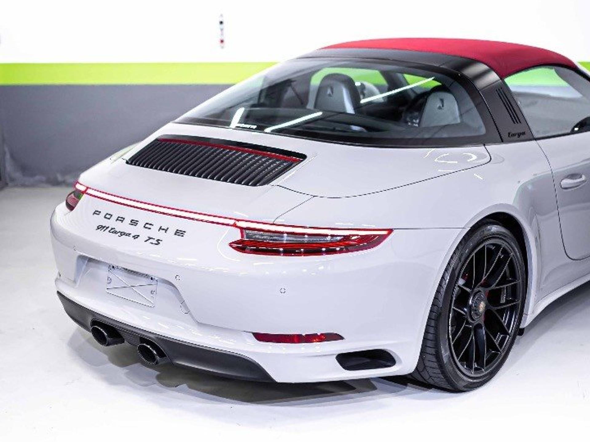 PORSCHE - 911