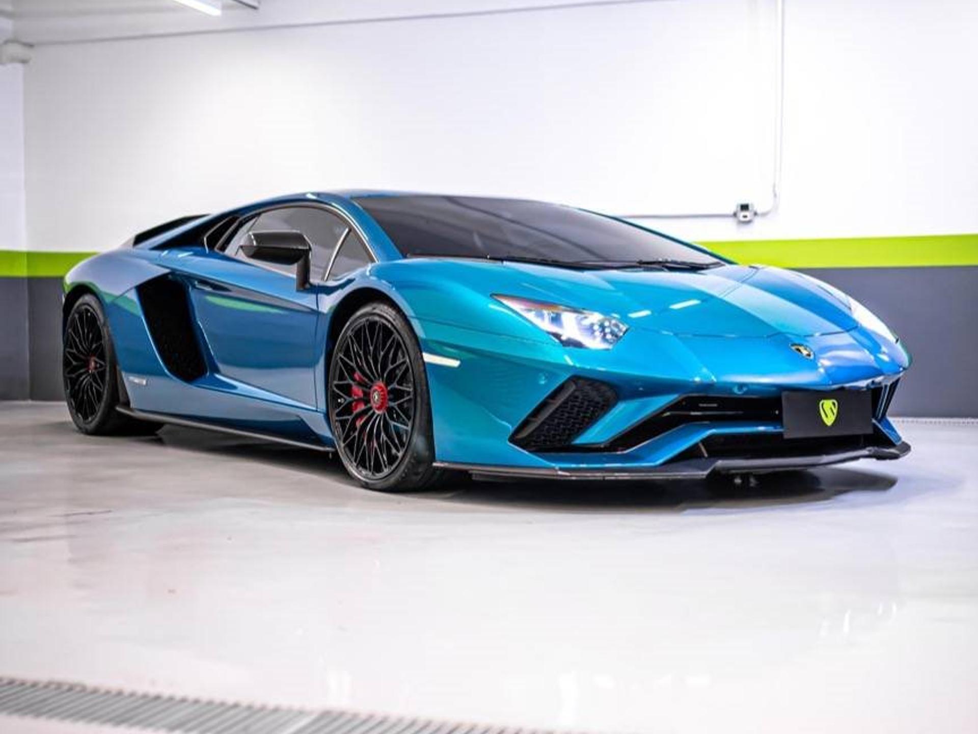 LAMBORGHINI - Aventador