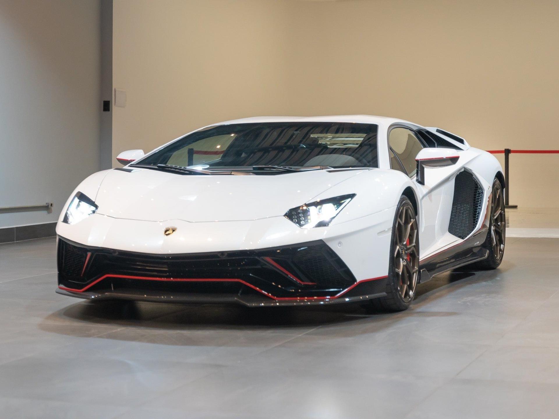 LAMBORGHINI - Aventador