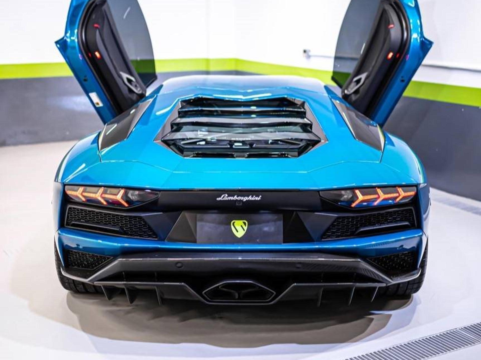 LAMBORGHINI - Aventador