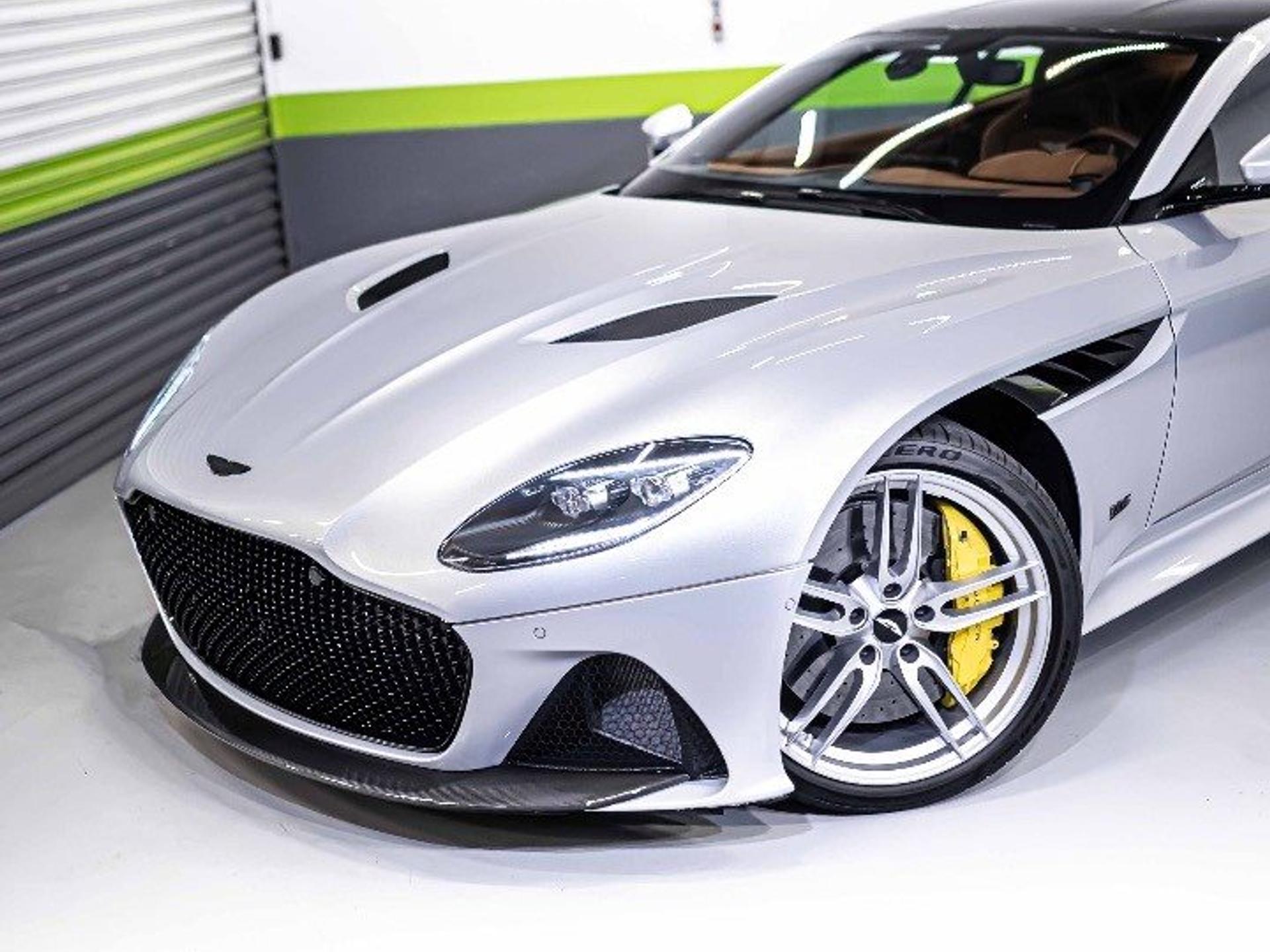 ASTON MARTIN - DBS